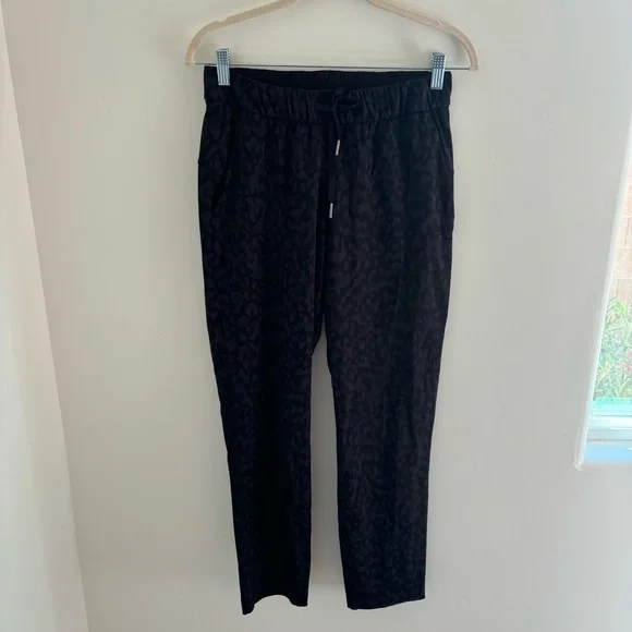 Lululemon On The Fly 7/8 Pant Formation in Camo - Picture 2 of 6